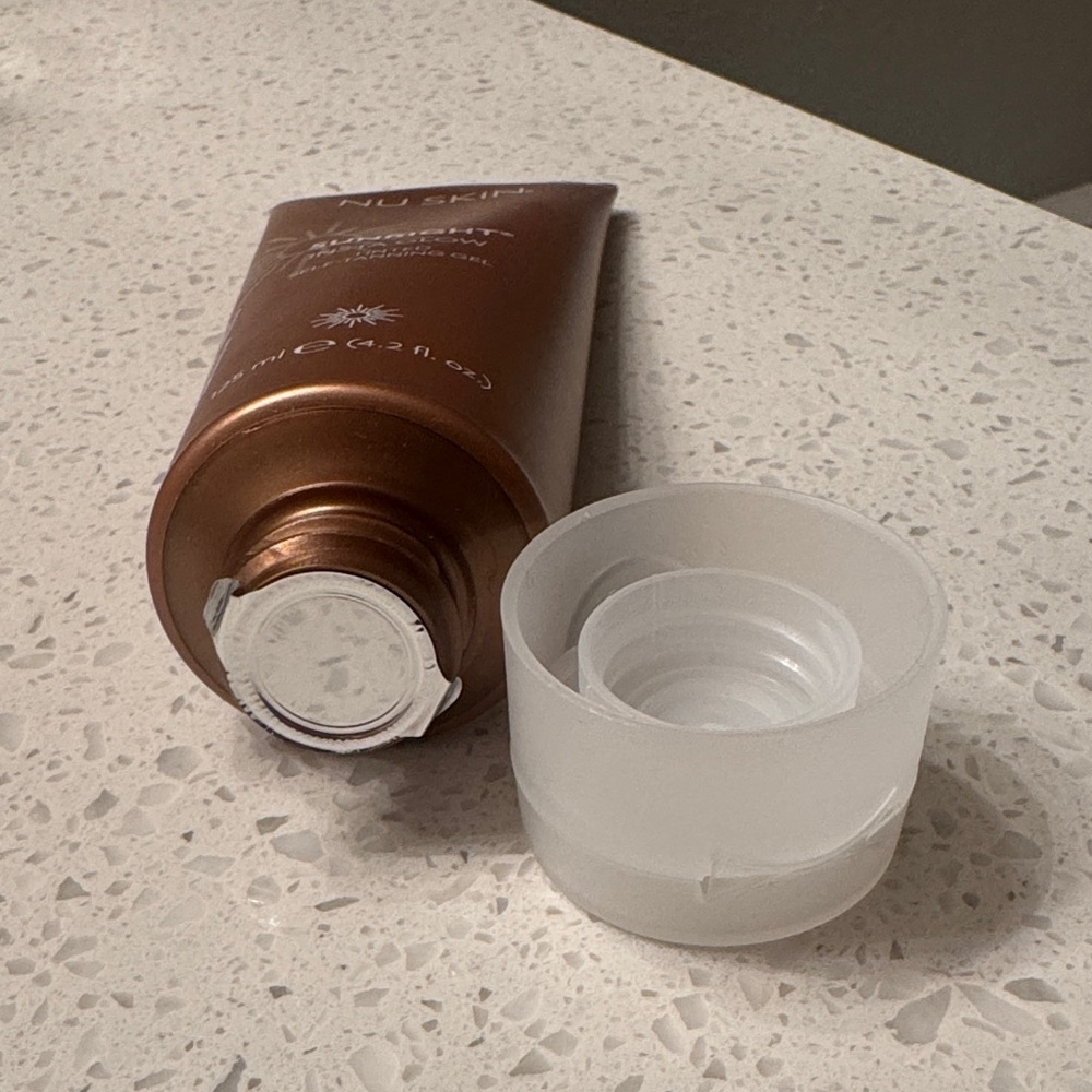 Skin Bronze Tanning Gel - Picture 2 of 4